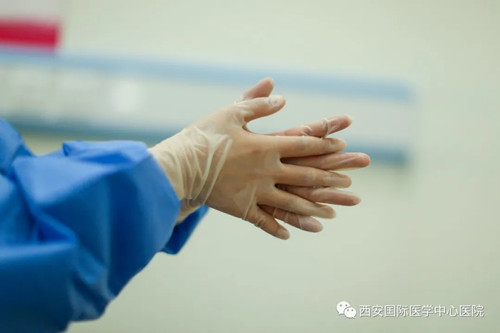 49秒！她的手，已接種了13230人